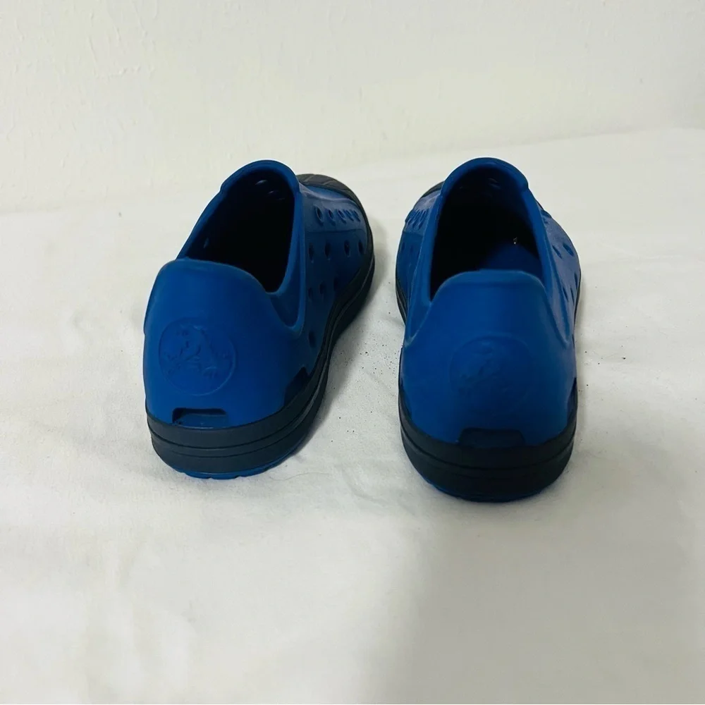 Crocs Kids' Bump-It Shoe Size J2 Blue/Navy Everyday Casual Beach Vacation Water